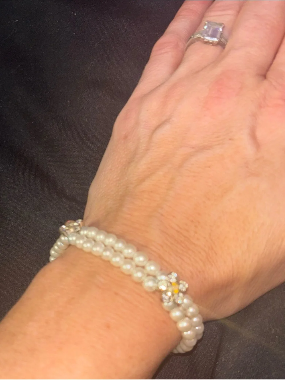Vintage pearl stretch bracelet with flower rhinestone accents